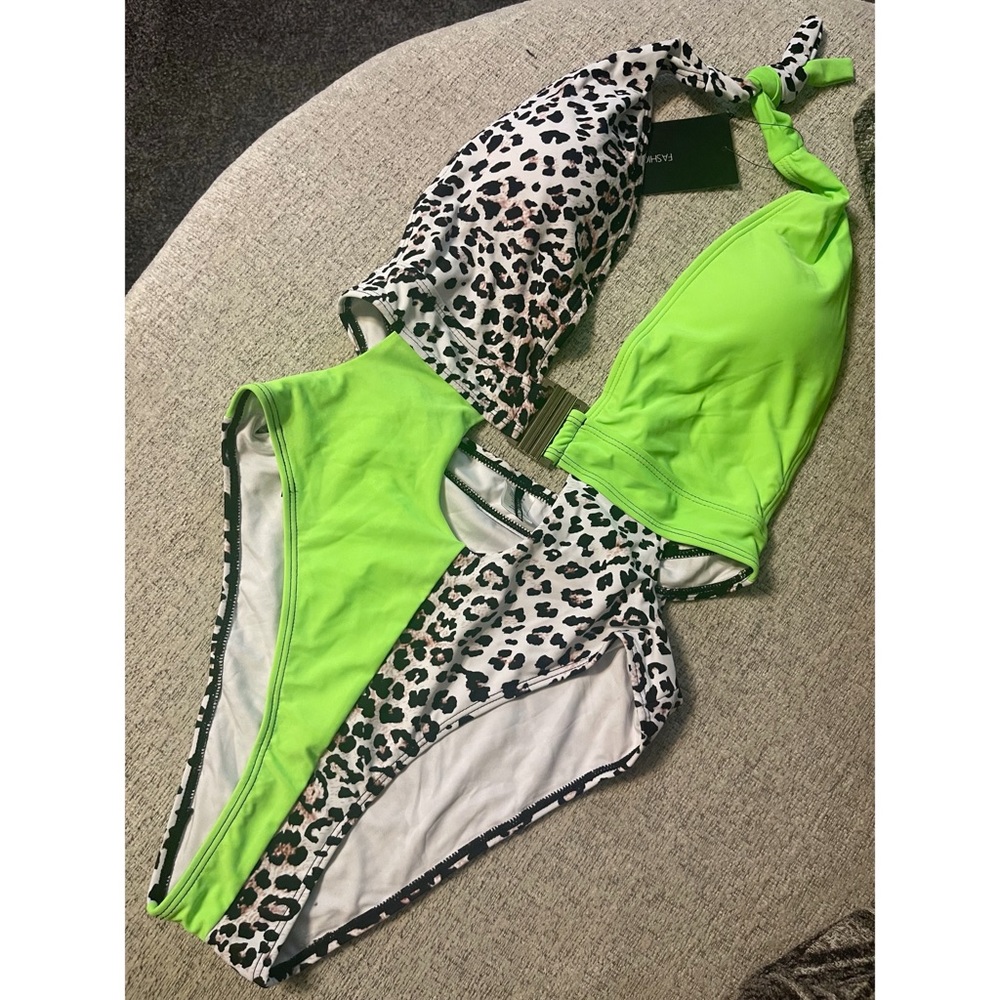 NWT Multi-color lime/kingdom print 1pc swimsuit. Easy 2 remove breast padding.